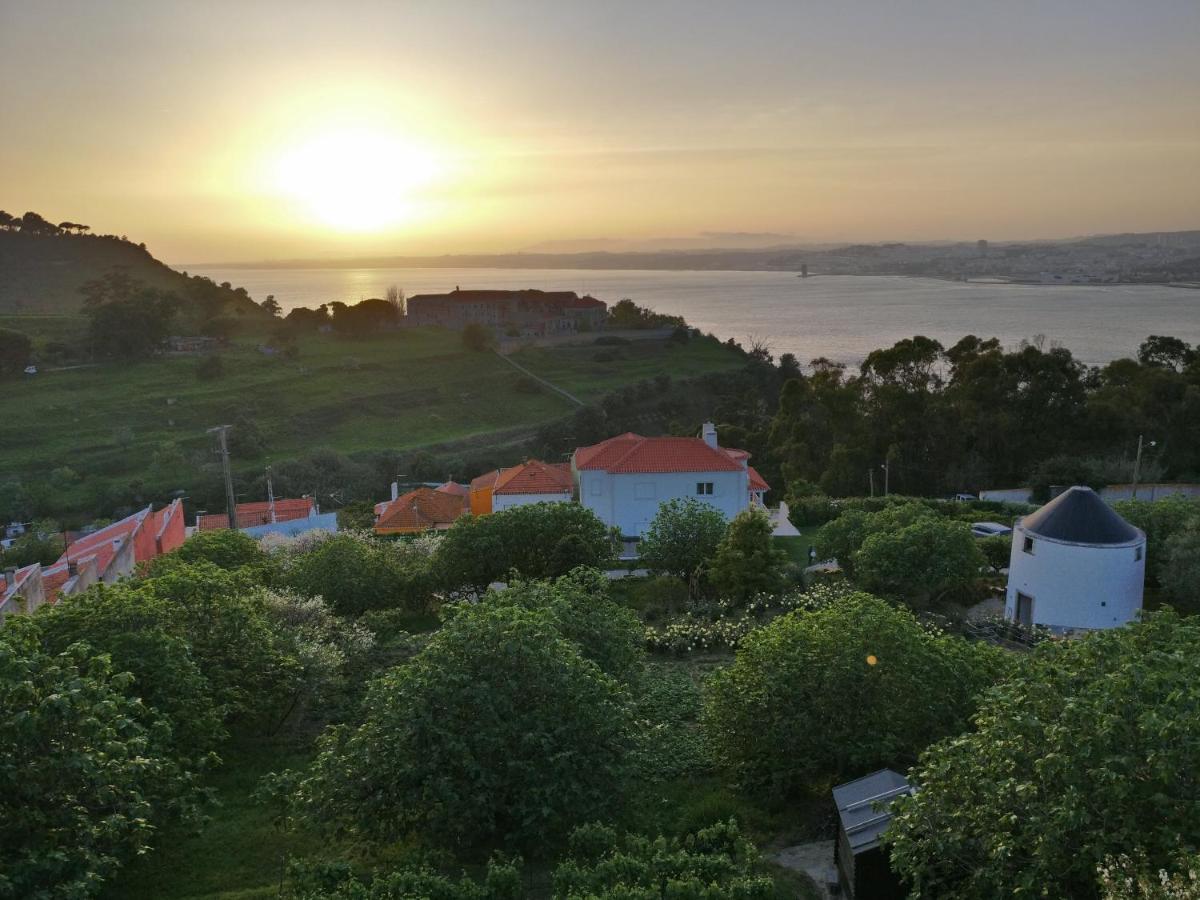 カパリカ Ola Belem! Cozy Windmill, Stunning Views To Lisboa Bed & Breakfast エクステリア 写真